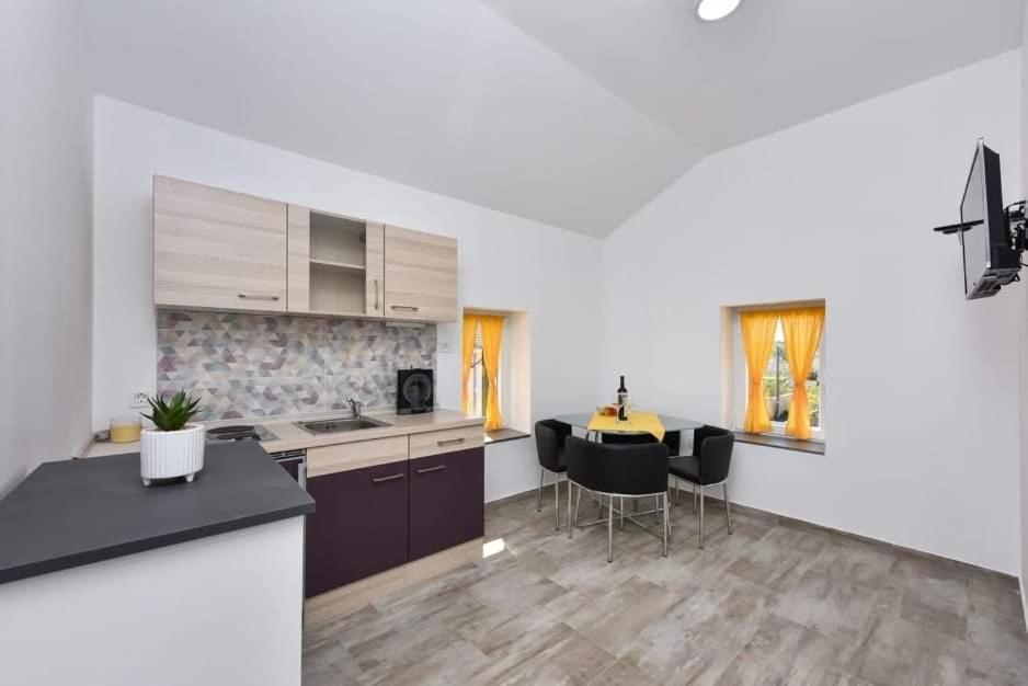 Kuca Za Odmor Megi Apartment Posedarje Luaran gambar