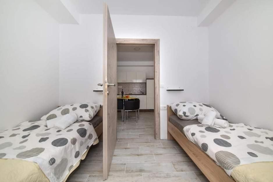Kuca Za Odmor Megi Apartment Posedarje Luaran gambar