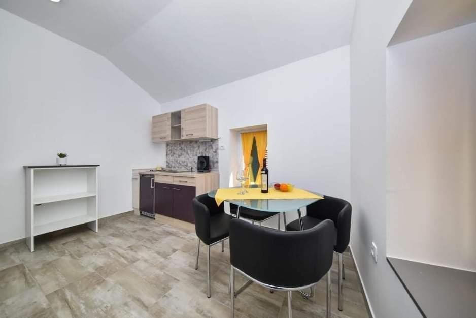 Kuca Za Odmor Megi Apartment Posedarje Luaran gambar